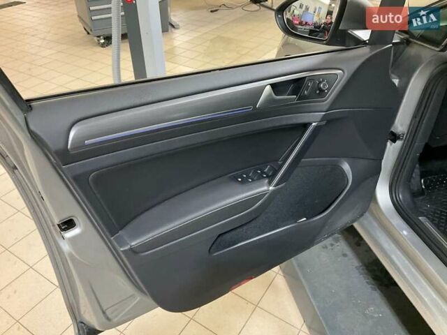 Серый Фольксваген e-Golf, объемом двигателя 0 л и пробегом 113 тыс. км за 14400 $, фото 11 на Automoto.ua