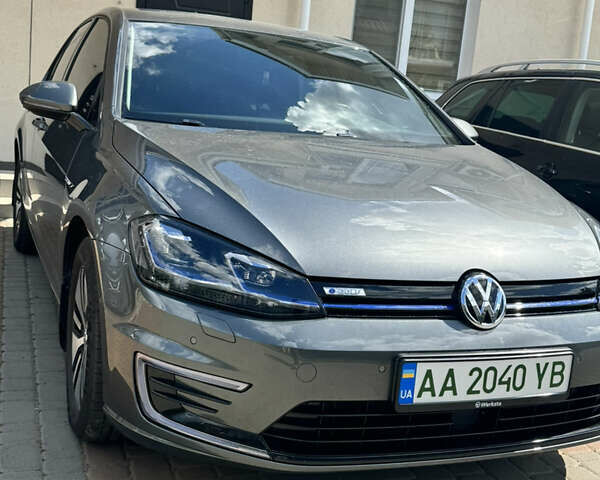 Серый Фольксваген e-Golf, объемом двигателя 0 л и пробегом 91 тыс. км за 16000 $, фото 6 на Automoto.ua