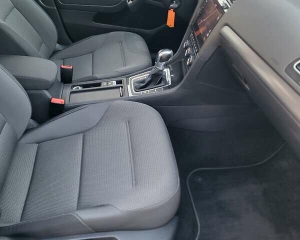 Серый Фольксваген e-Golf, объемом двигателя 0 л и пробегом 51 тыс. км за 13600 $, фото 13 на Automoto.ua