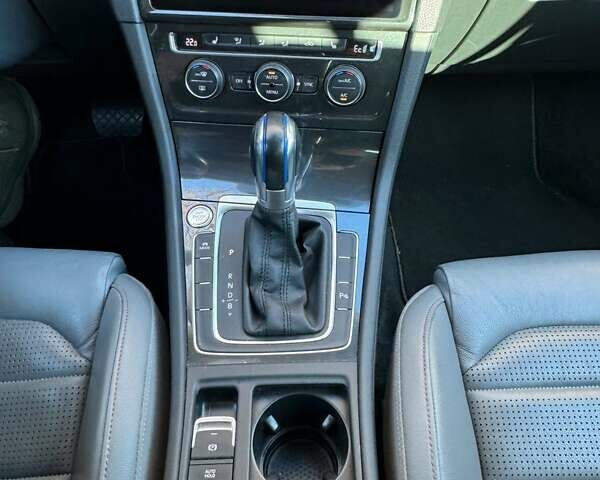 Сірий Фольксваген e-Golf, об'ємом двигуна 0 л та пробігом 75 тис. км за 11000 $, фото 13 на Automoto.ua