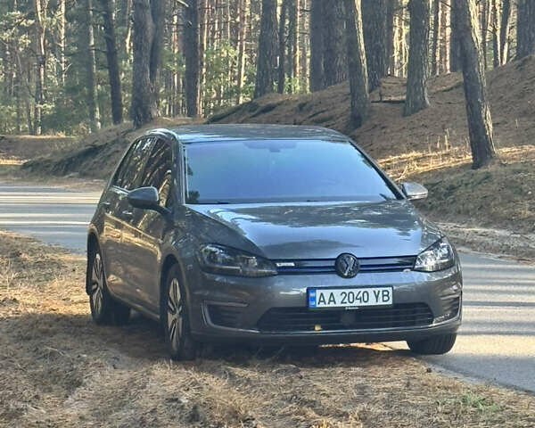 Серый Фольксваген e-Golf, объемом двигателя 0 л и пробегом 91 тыс. км за 16000 $, фото 1 на Automoto.ua