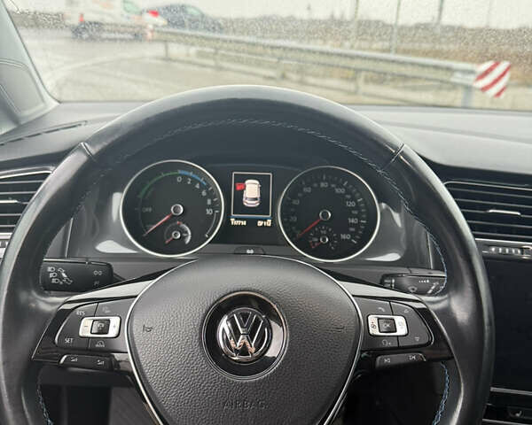 Серый Фольксваген e-Golf, объемом двигателя 0 л и пробегом 117 тыс. км за 12599 $, фото 20 на Automoto.ua