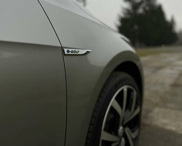 Серый Фольксваген e-Golf, объемом двигателя 0 л и пробегом 61 тыс. км за 14500 $, фото 12 на Automoto.ua