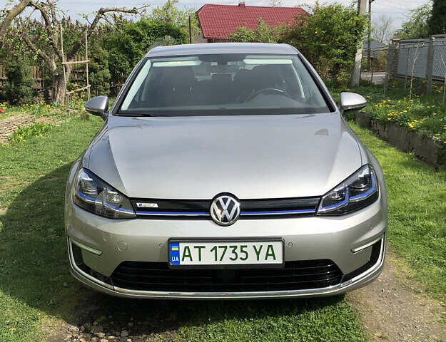 Серый Фольксваген e-Golf, объемом двигателя 0 л и пробегом 84 тыс. км за 16000 $, фото 3 на Automoto.ua