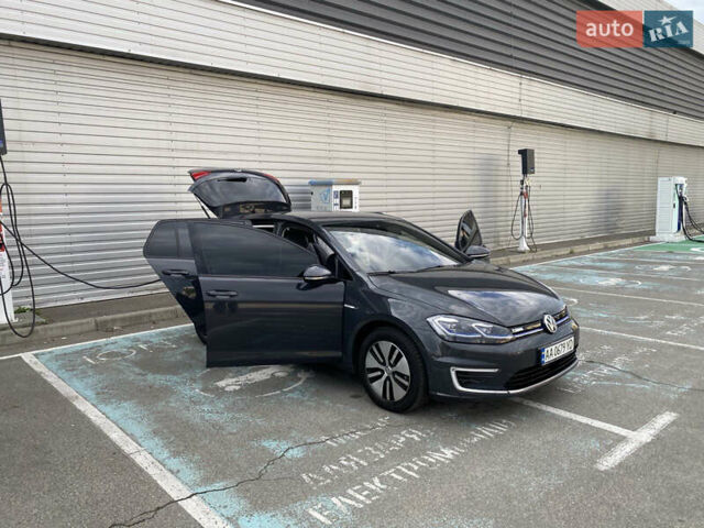 Серый Фольксваген e-Golf, объемом двигателя 0 л и пробегом 60 тыс. км за 16500 $, фото 7 на Automoto.ua