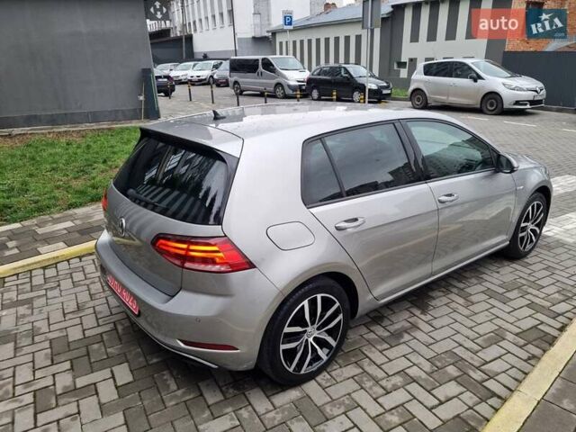 Серый Фольксваген e-Golf, объемом двигателя 0 л и пробегом 95 тыс. км за 12450 $, фото 28 на Automoto.ua