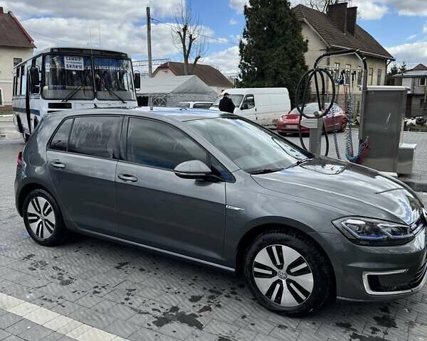 Серый Фольксваген e-Golf, объемом двигателя 0 л и пробегом 78 тыс. км за 13900 $, фото 3 на Automoto.ua