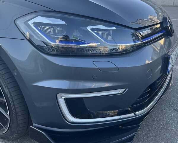 Серый Фольксваген e-Golf, объемом двигателя 0 л и пробегом 92 тыс. км за 19100 $, фото 13 на Automoto.ua