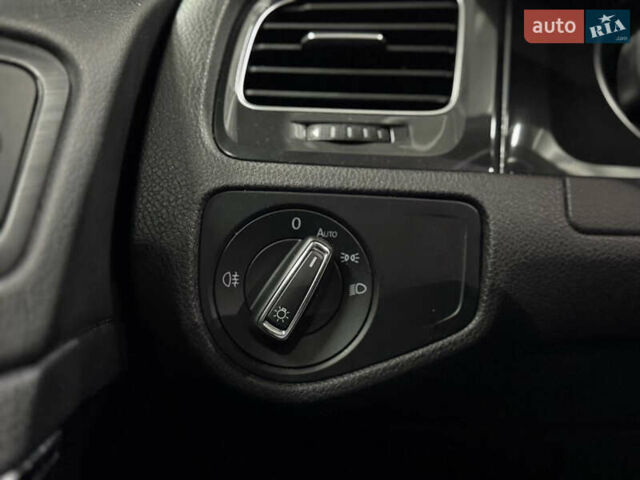 Серый Фольксваген e-Golf, объемом двигателя 0 л и пробегом 100 тыс. км за 10999 $, фото 10 на Automoto.ua