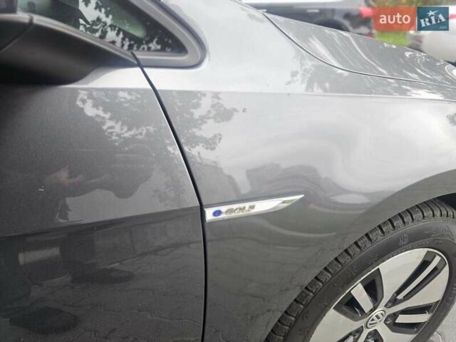 Серый Фольксваген e-Golf, объемом двигателя 0 л и пробегом 191 тыс. км за 14300 $, фото 20 на Automoto.ua