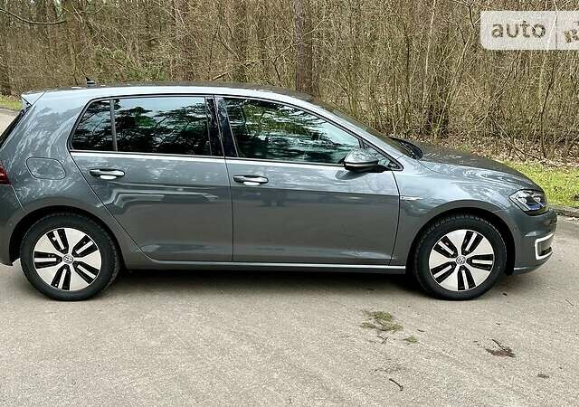 Серый Фольксваген e-Golf, объемом двигателя 0 л и пробегом 70 тыс. км за 23900 $, фото 5 на Automoto.ua