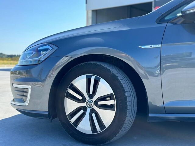 Серый Фольксваген e-Golf, объемом двигателя 0 л и пробегом 89 тыс. км за 13990 $, фото 4 на Automoto.ua