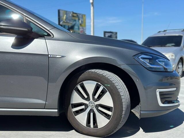 Серый Фольксваген e-Golf, объемом двигателя 0 л и пробегом 89 тыс. км за 13990 $, фото 11 на Automoto.ua