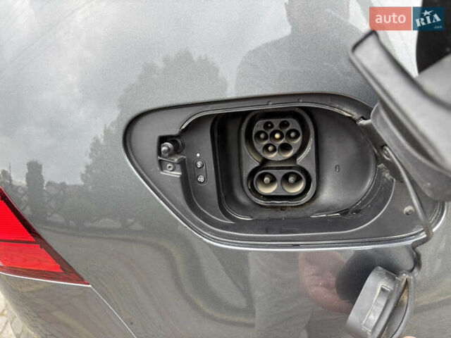 Серый Фольксваген e-Golf, объемом двигателя 0 л и пробегом 75 тыс. км за 12650 $, фото 33 на Automoto.ua
