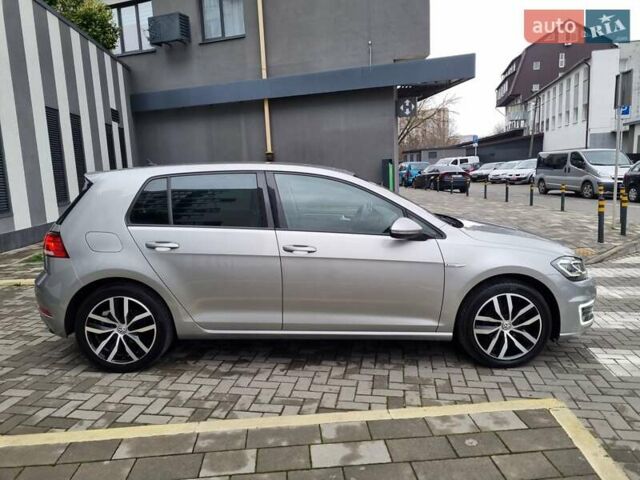 Серый Фольксваген e-Golf, объемом двигателя 0 л и пробегом 95 тыс. км за 12450 $, фото 26 на Automoto.ua