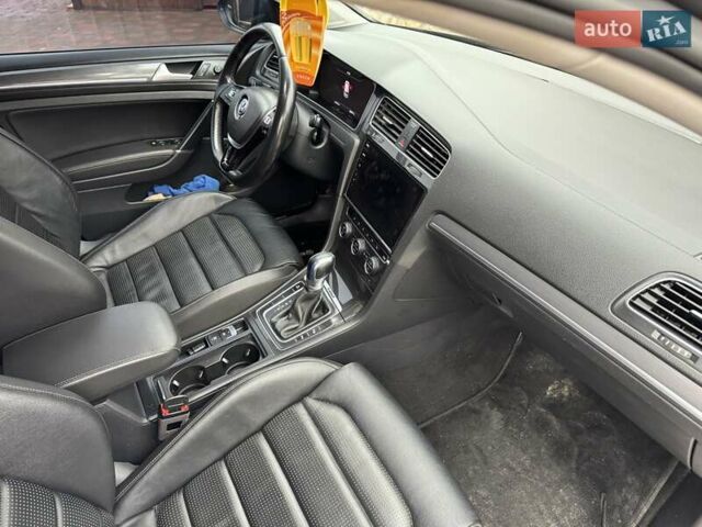 Серый Фольксваген e-Golf, объемом двигателя 0 л и пробегом 202 тыс. км за 13700 $, фото 10 на Automoto.ua