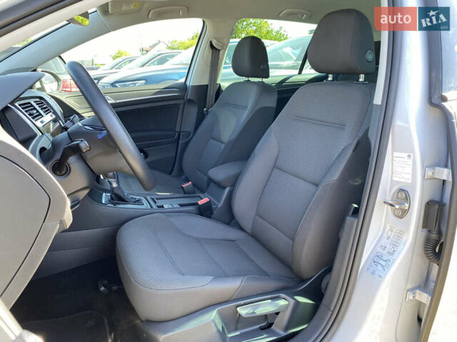 Серый Фольксваген e-Golf, объемом двигателя 0 л и пробегом 130 тыс. км за 13800 $, фото 11 на Automoto.ua