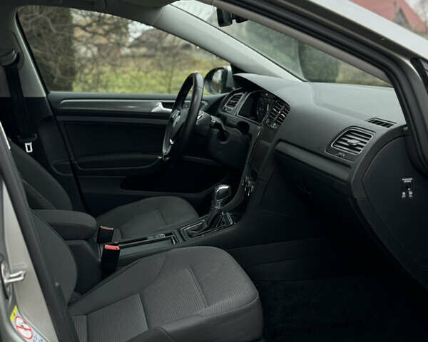 Серый Фольксваген e-Golf, объемом двигателя 0 л и пробегом 61 тыс. км за 14500 $, фото 18 на Automoto.ua