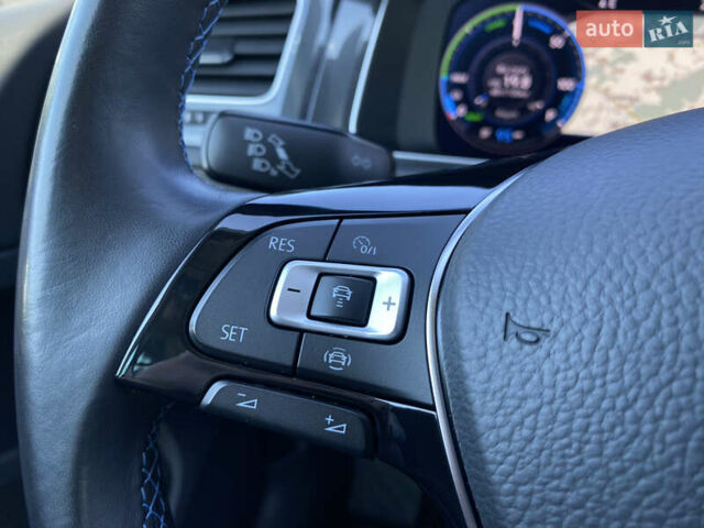 Серый Фольксваген e-Golf, объемом двигателя 0 л и пробегом 130 тыс. км за 13800 $, фото 16 на Automoto.ua