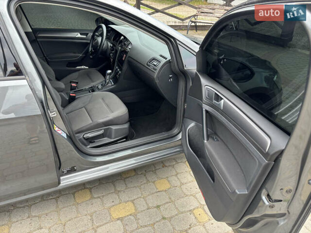 Серый Фольксваген e-Golf, объемом двигателя 0 л и пробегом 75 тыс. км за 12650 $, фото 11 на Automoto.ua