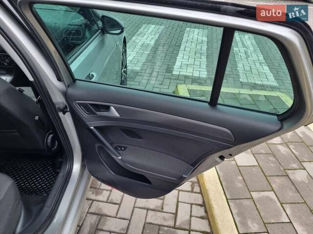 Серый Фольксваген e-Golf, объемом двигателя 0 л и пробегом 95 тыс. км за 12450 $, фото 47 на Automoto.ua