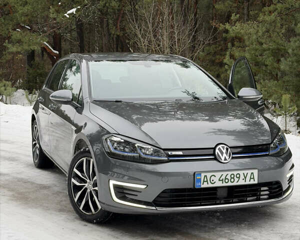 Серый Фольксваген e-Golf, объемом двигателя 0 л и пробегом 159 тыс. км за 12300 $, фото 1 на Automoto.ua