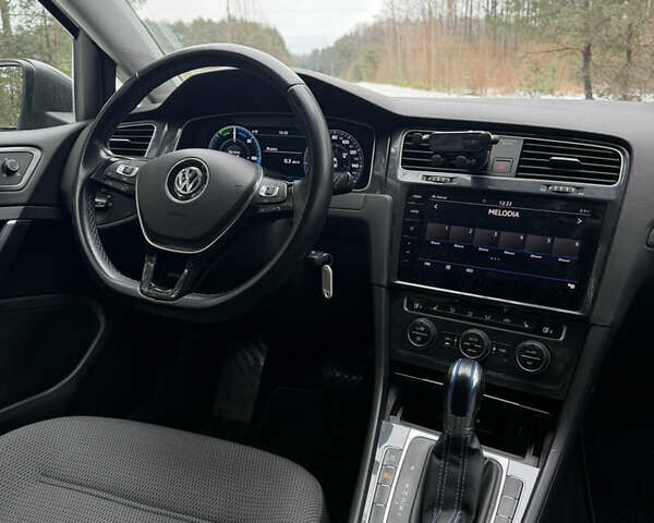 Серый Фольксваген e-Golf, объемом двигателя 0 л и пробегом 159 тыс. км за 12300 $, фото 32 на Automoto.ua