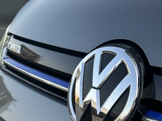 Серый Фольксваген e-Golf, объемом двигателя 0 л и пробегом 128 тыс. км за 14500 $, фото 29 на Automoto.ua