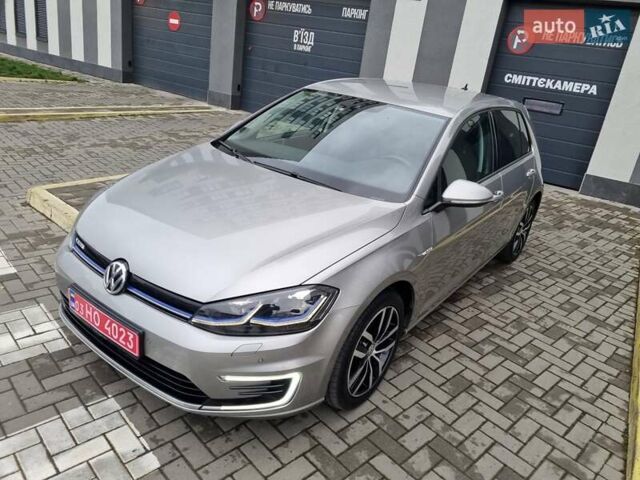 Серый Фольксваген e-Golf, объемом двигателя 0 л и пробегом 95 тыс. км за 12450 $, фото 1 на Automoto.ua