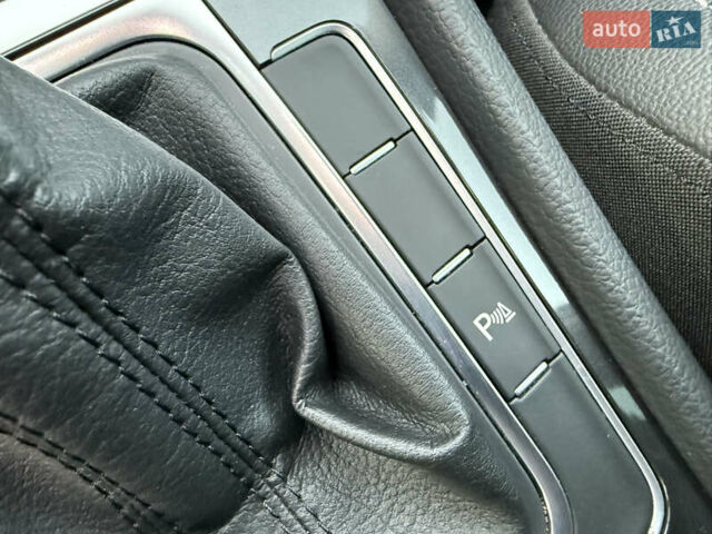 Серый Фольксваген e-Golf, объемом двигателя 0 л и пробегом 129 тыс. км за 12300 $, фото 38 на Automoto.ua