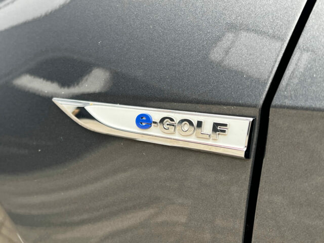 Серый Фольксваген e-Golf, объемом двигателя 0 л и пробегом 66 тыс. км за 16290 $, фото 5 на Automoto.ua