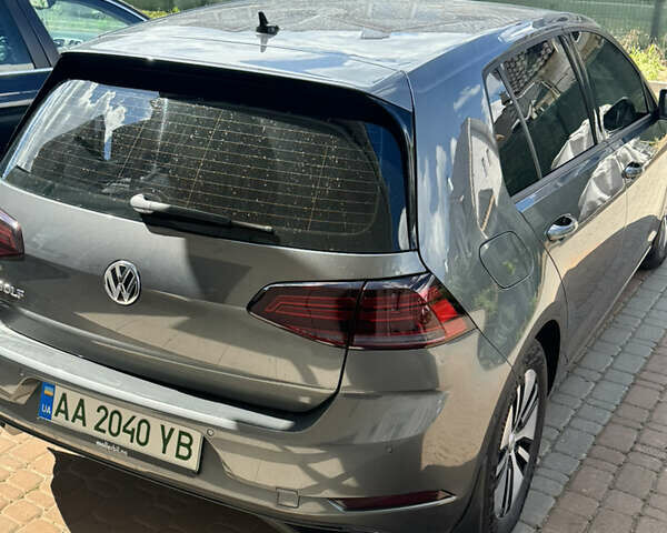 Серый Фольксваген e-Golf, объемом двигателя 0 л и пробегом 91 тыс. км за 16000 $, фото 4 на Automoto.ua