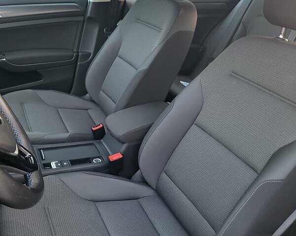 Серый Фольксваген e-Golf, объемом двигателя 0 л и пробегом 51 тыс. км за 13600 $, фото 16 на Automoto.ua