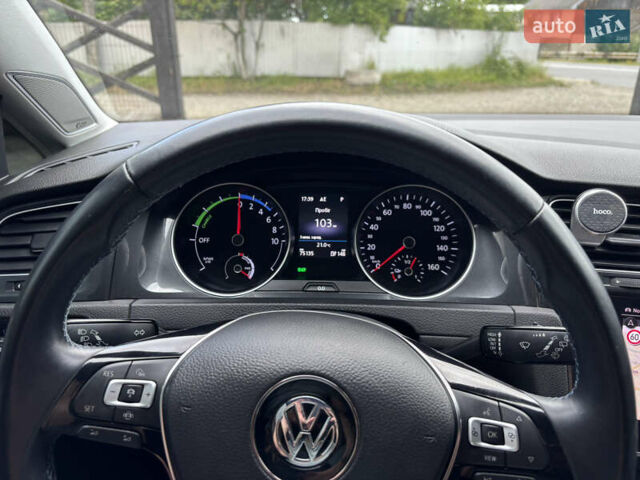 Серый Фольксваген e-Golf, объемом двигателя 0 л и пробегом 75 тыс. км за 12650 $, фото 26 на Automoto.ua