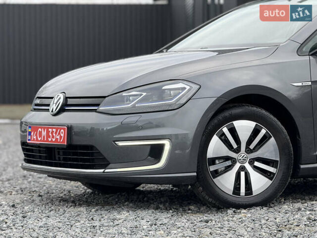 Серый Фольксваген e-Golf, объемом двигателя 0 л и пробегом 100 тыс. км за 13900 $, фото 4 на Automoto.ua