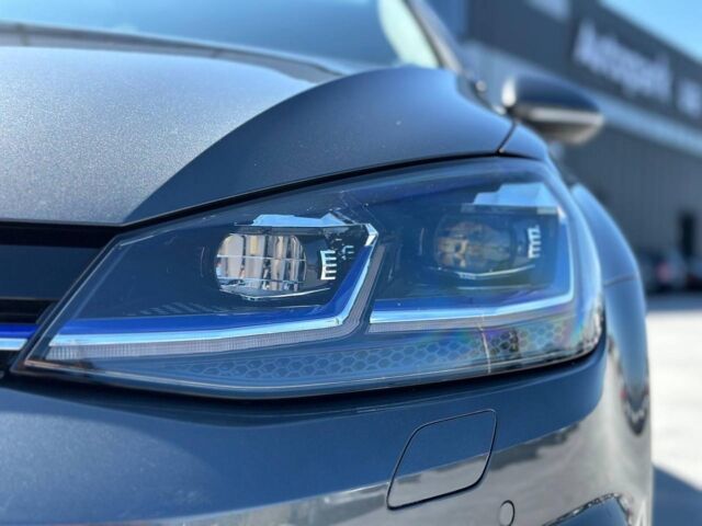 Серый Фольксваген e-Golf, объемом двигателя 0 л и пробегом 89 тыс. км за 13990 $, фото 2 на Automoto.ua