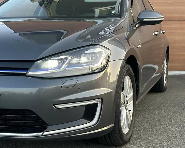 Серый Фольксваген e-Golf, объемом двигателя 0 л и пробегом 114 тыс. км за 15500 $, фото 28 на Automoto.ua