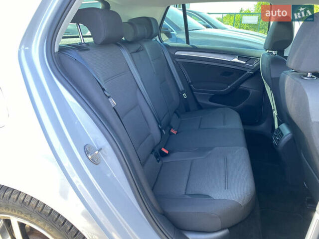 Серый Фольксваген e-Golf, объемом двигателя 0 л и пробегом 130 тыс. км за 13800 $, фото 57 на Automoto.ua