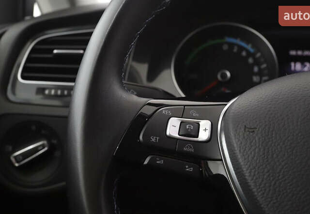 Серый Фольксваген e-Golf, объемом двигателя 0 л и пробегом 100 тыс. км за 10999 $, фото 26 на Automoto.ua