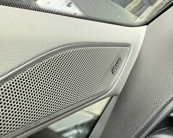 Серый Фольксваген e-Golf, объемом двигателя 0 л и пробегом 100 тыс. км за 13900 $, фото 31 на Automoto.ua