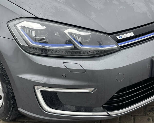 Серый Фольксваген e-Golf, объемом двигателя 0 л и пробегом 117 тыс. км за 12599 $, фото 9 на Automoto.ua