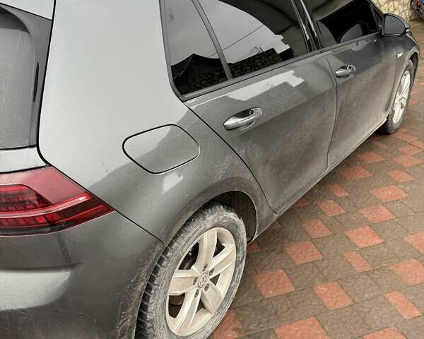 Серый Фольксваген e-Golf, объемом двигателя 0 л и пробегом 202 тыс. км за 13700 $, фото 4 на Automoto.ua