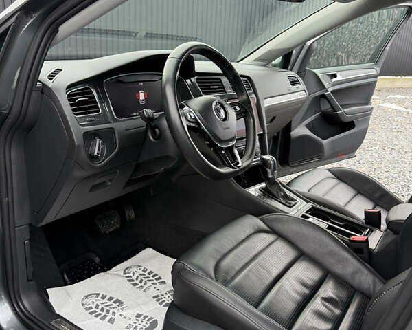 Серый Фольксваген e-Golf, объемом двигателя 0 л и пробегом 100 тыс. км за 13900 $, фото 19 на Automoto.ua