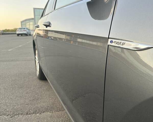 Серый Фольксваген e-Golf, объемом двигателя 0 л и пробегом 114 тыс. км за 15500 $, фото 6 на Automoto.ua