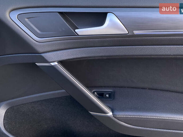 Сірий Фольксваген e-Golf, об'ємом двигуна 0 л та пробігом 96 тис. км за 13399 $, фото 42 на Automoto.ua