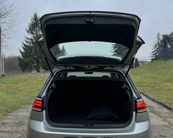 Серый Фольксваген e-Golf, объемом двигателя 0 л и пробегом 61 тыс. км за 14500 $, фото 11 на Automoto.ua