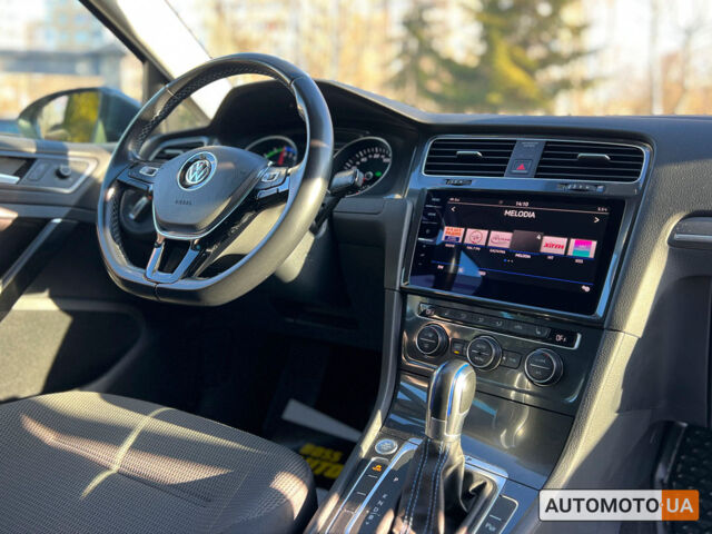 Серый Фольксваген e-Golf, объемом двигателя 36 л и пробегом 126 тыс. км за 15700 $, фото 9 на Automoto.ua