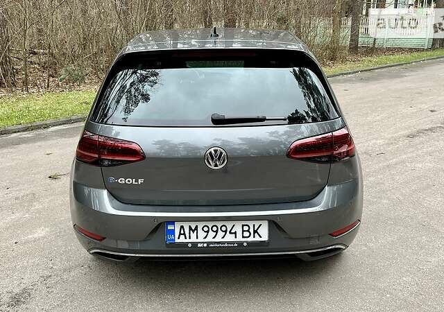 Серый Фольксваген e-Golf, объемом двигателя 0 л и пробегом 70 тыс. км за 23900 $, фото 3 на Automoto.ua