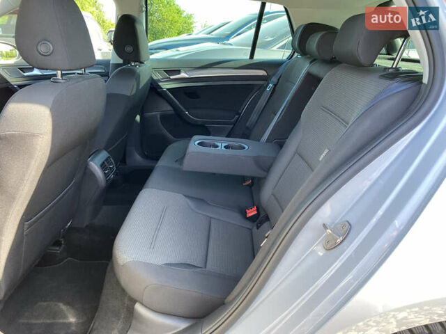 Серый Фольксваген e-Golf, объемом двигателя 0 л и пробегом 130 тыс. км за 13800 $, фото 54 на Automoto.ua