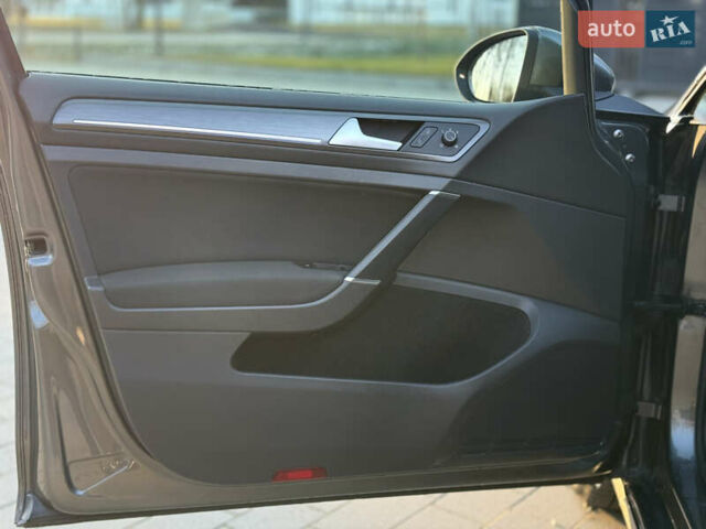 Сірий Фольксваген e-Golf, об'ємом двигуна 0 л та пробігом 112 тис. км за 15900 $, фото 46 на Automoto.ua